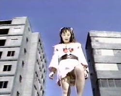 そして、巨人の姿のまま魔人に向かっていったのだった そして、巨人の姿のまま魔人に向かっていったのだった